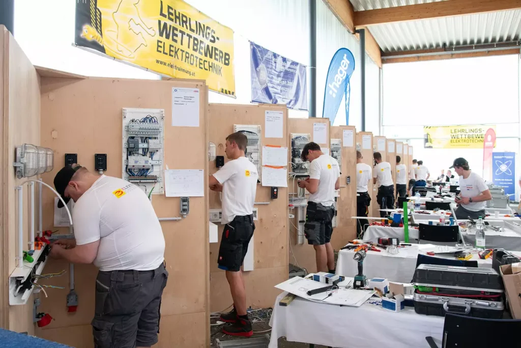 OÖ. Landeslehrlingswettbewerb Elektro- und Gebäudetechnik - Impressionen