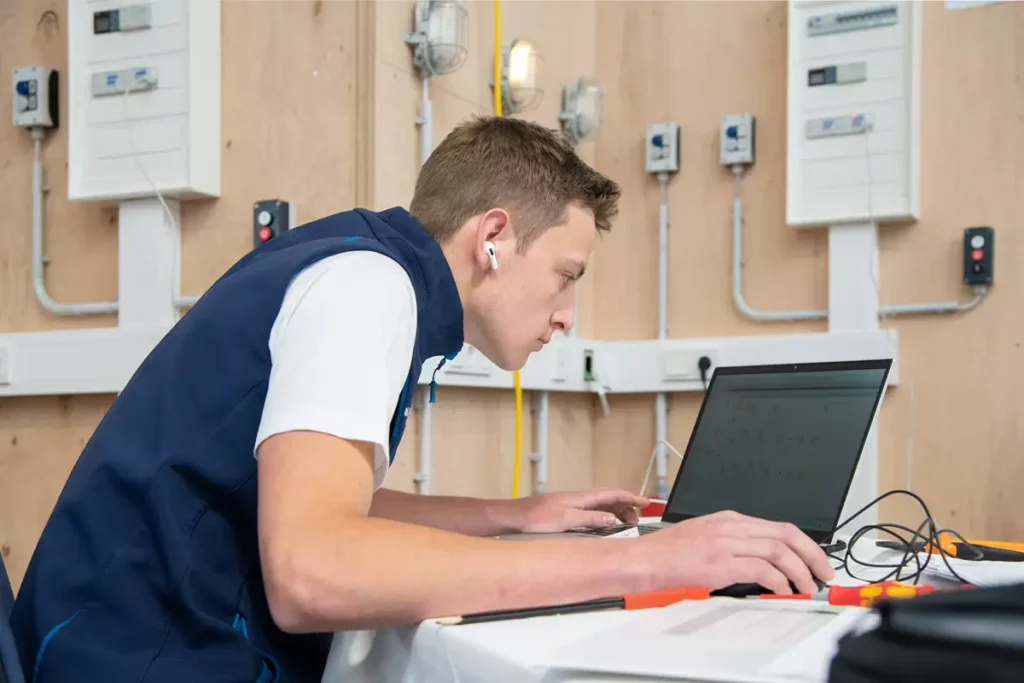 OÖ. Landeslehrlingswettbewerb Elektro- und Gebäudetechnik - Impressionen