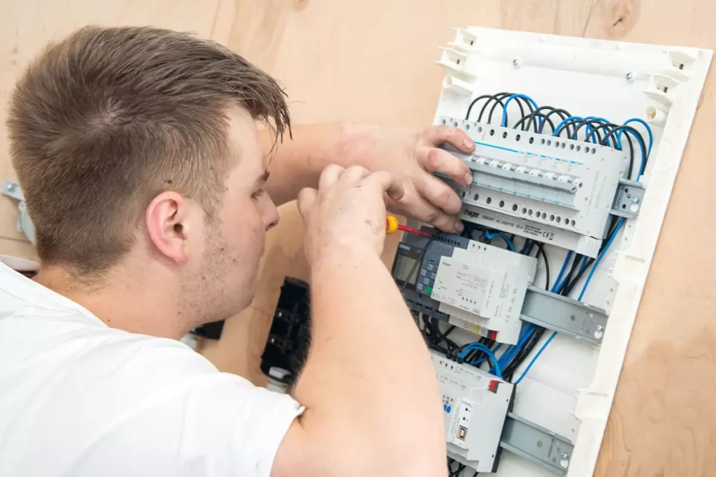 OÖ. Landeslehrlingswettbewerb Elektro- und Gebäudetechnik - Impressionen