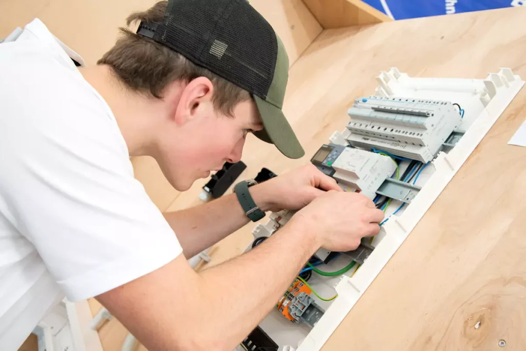 OÖ. Landeslehrlingswettbewerb Elektro- und Gebäudetechnik - Impressionen