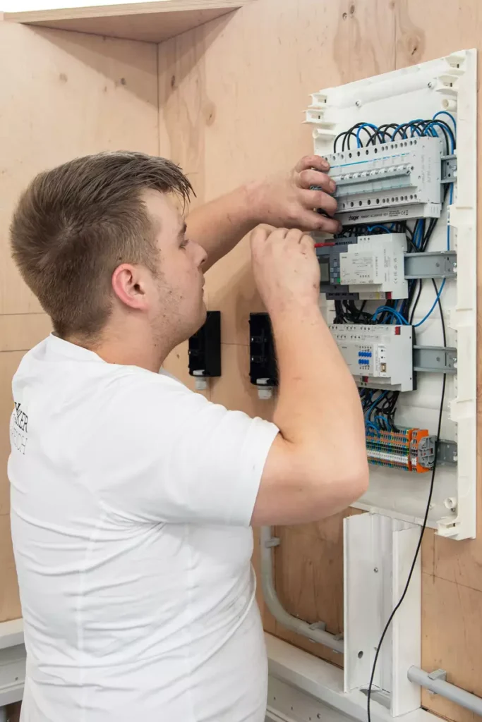 OÖ. Landeslehrlingswettbewerb Elektro- und Gebäudetechnik - Impressionen