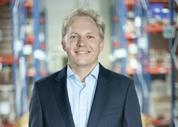 GF Christian Auerswald: „Wir richten unsere Unternehmensgruppe für die Zukunft aus. Daher haben wir frühzeitig den Weg der Eigenverwaltung gewählt, um unsere Auerswald Gruppe zu erhalten. Unsere Kunden und Geschäftspartner können sich weiterhin auf uns verlassen – wir stehen ihnen wie gewohnt zur Seite und entwickeln passgenaue Lösungen.“ © Auerswald