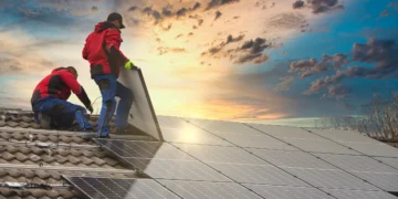 Ein praxisnahes Merkblatt von EAK, PV-Austria und Bundesinnung informiert über die korrekte Entsorgung von PV-Modulen.