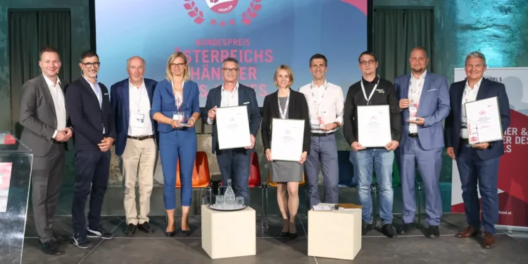 Die Gewinner des Bundespreises „Österreichische Händler des Jahres 2025“. © Handelsverband/Katharina Schiffl