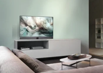 Metz präsentiert neues OLED-Modell Aurus silverline