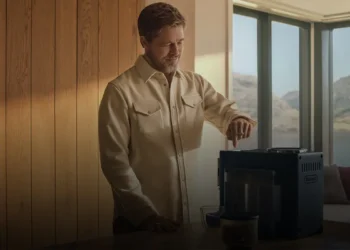 Brad Pitt übt für De'Longhi Italienisch