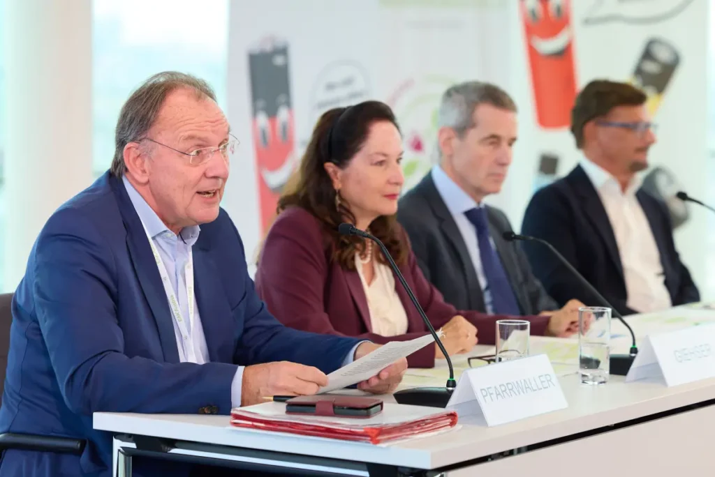 Pfarrwaller freut sich über den großartigen Sammelerfolg, erneuerte aber seine Kritik an den EU-Zielvorgaben von 65 % bei Altgeräten. © Elektroaltgeräte Koordinierungsstelle Austria GmbH/APA-Fotoservice/Schedl