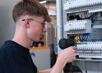 ERA sucht eine:n Elektrotechniker:in für den Schaltanlagenbau