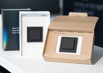 Gira: CO2 armer Versand & Pakete