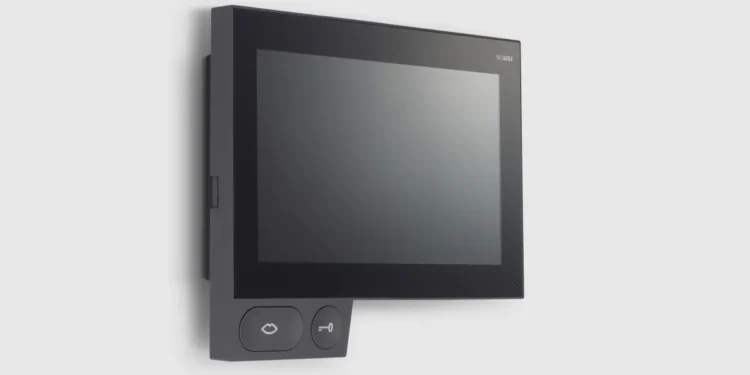 Siedle Axiom, das Video-Panel mit 7-Zoll-Touchscreen, bietet der Schwarzwälder Hersteller ab sofort auch als Gerätevariante für die Aufputzmontage an. © Siedle