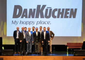 (V. l. n. r.): Hannes Moravia (Beko), Markus Schmickl (Beko), Andreas Gruber (Beko), Johann Pichler (DanKüchen), Eldin Serdarevic (DanKüchen), Evren Aksoy (Beko), Philip Moraw (Beko), Ewald Marschallinger (DanKüchen) und Harald Kasperowski (Beko). © andup social media GmbH