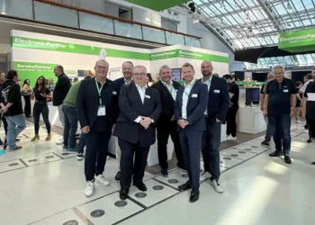 Jörn Gellermann und Michael Hofer freuen sich über einen erfolgreichen Auftritt bei den EFHT 2025. © ElectronicPartner