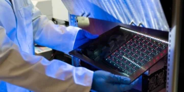 Solarzellen: Aus Kunstlicht wird Strom