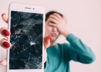 Die Geräte-Retter-Prämie soll im Dezember starten. Für kaputte Smartphones gibts dann aber keine Förderung mehr. © AdobeStock