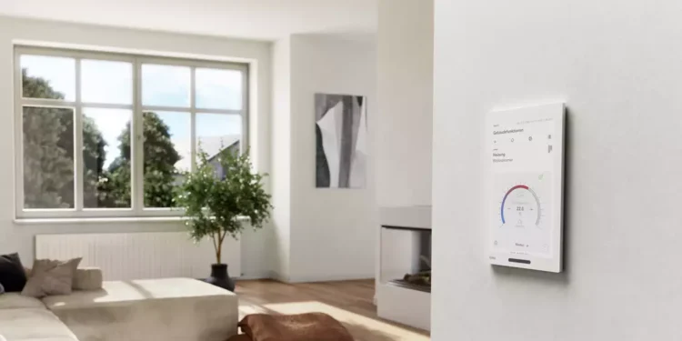 Der Gira G1 der zweiten Generation ist das neue High-End-Modell für das Smart Home-System Gira One, den Server Gira X1 und den Gira HomeServer. Er punktet mit mehr Performance, einem großen 7-Zoll- Display und einer optimierten Anbindung an den Gira HomeServer. © Gira