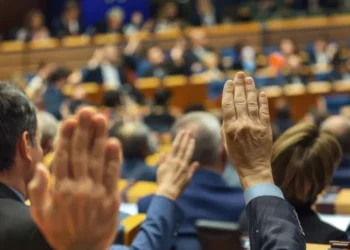 Nach mehr als vier Jahren Wartezeit und einem bereits laufenden EU-Vertragsverletzungsverfahren gab es nun doch noch eine Einigung beim neuen Elektrizitätswirtschaftsgesetz (ElWG). Dieses wurde noch am Donnerstagabend mit den Stimmen von ÖVP, SPÖ, Neos und den Grünen beschlossen.