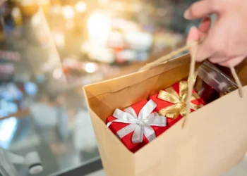 Weihnachtsgeschäft 2025: Schenken ja, aber preisbewusst