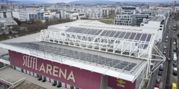 Mehr Sonnenstrom für die Steffl Arena durch Fassaden-Photovoltaikanlage