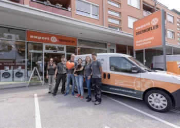 Das Team von Expert Oberkofler (v.l.n.r.): Theresa, Jakob, Stephan und Petra Oberkofler sowie Monika Kaiser und Eliah Lechner.