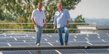 Robert Veronik, Geschäftsführer von Hansesun Photovoltaik Swiss (links), und Andreas Müller, Vertrieb- und Marketingleitung bei Hansesun Austria fordern ein Anzahlungsverbot bei PV-Projekten. © Dietmar Stiplovsek.