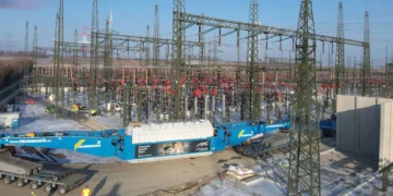 Der zweite Großtransformator erreicht das Umspannwerk Sarasdorf