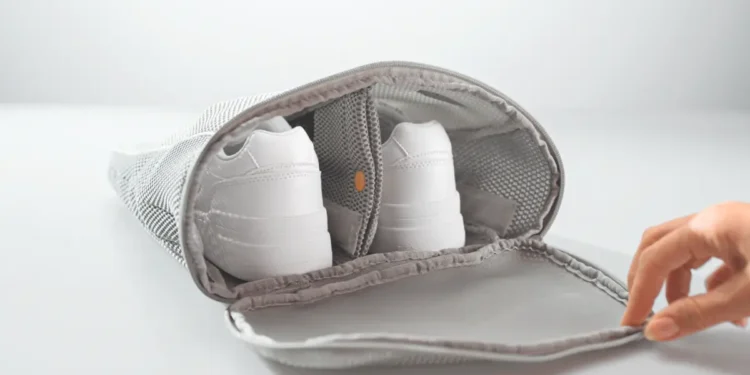 Sneaker säubern war noch nie so einfach – mit SneakerWash von Miele. © Miele