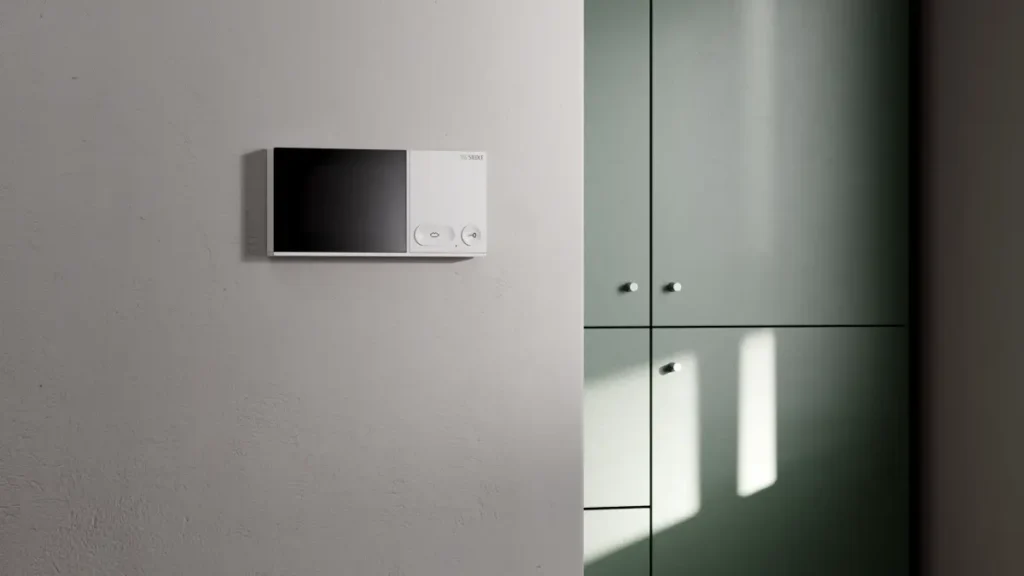 Die Video-Innenstation IQ Indoor bietet mit den Funktionen Sprechen, Sehen, Türöffnen, Anrufsperre, Rufabschaltung mit Statusanzeige sowie Mithörsperre alles, was eine Innenstation braucht.