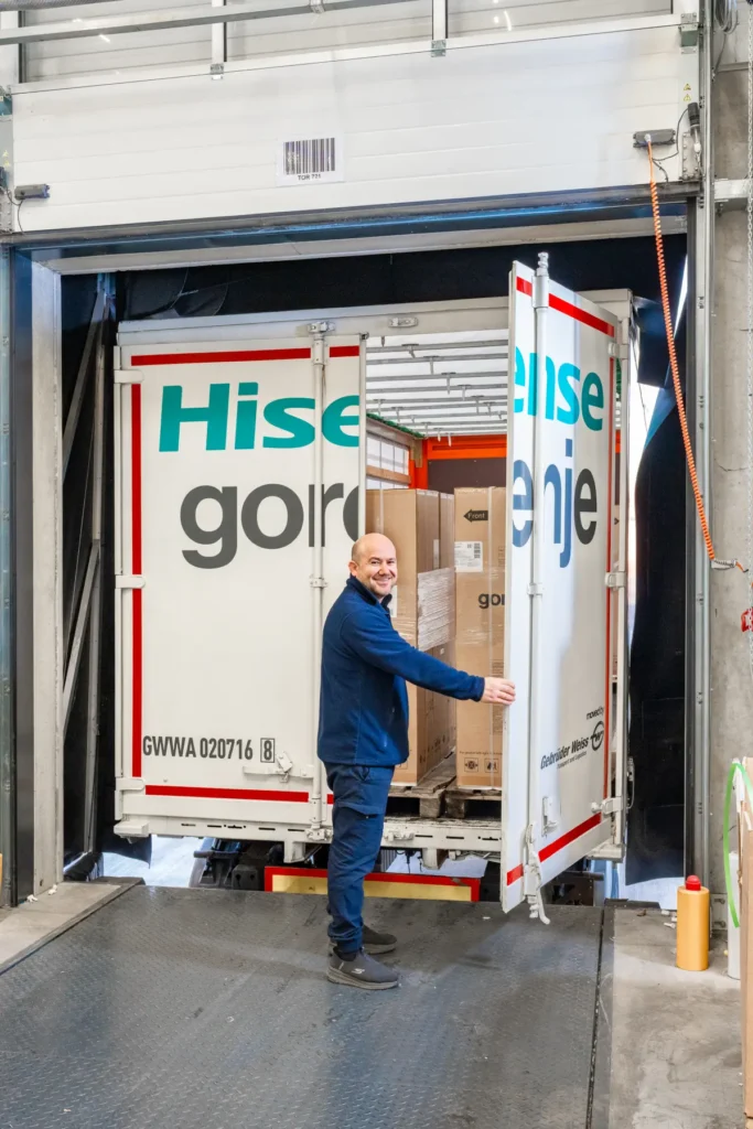 Logistikpartnerschaft mit Gebrüder Weiss