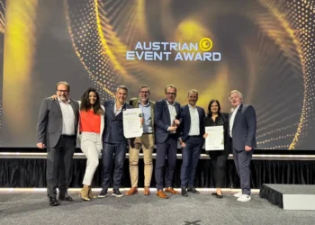 Nach der Goldauszeichnung für die e-nnovation Austria 2025 herrscht große Freude bei Thomas P. Jungreithmair, Thomas Farthofer, Stefan Kleinhans, Astrid Weigelt-Zanon. Wolfgang Reiter und Günther Kober – und sicherlich auch bei vielen anderen Akteuren der heimischen Elektrobranche.