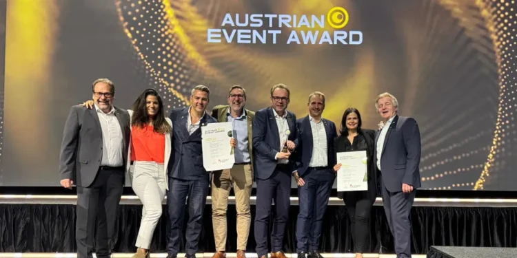 Nach der Goldauszeichnung für die e-nnovation Austria 2025 herrscht große Freude bei Thomas P. Jungreithmair, Thomas Farthofer, Stefan Kleinhans, Astrid Weigelt-Zanon. Wolfgang Reiter und Günther Kober – und sicherlich auch bei vielen anderen Akteuren der heimischen Elektrobranche.