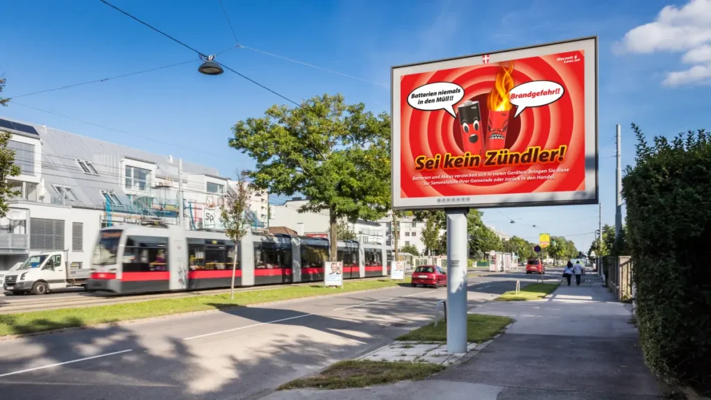 Info-Kampagne: Nationale Out-Of-Home- und Verkehrsmittelwerbung sollen die Gefahren von Lithium-Akkus im Alltag visuell greifbar machen. © Since Today