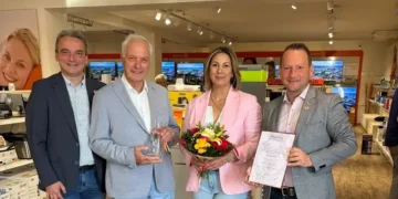 V.l.n.re.: Bürgermeister Harald Riemer, Firmengründer Herbert Gamsjäger, Tochter und Geschäftsstellenleiterin Tina Hinterleitner und Vizebürgermeister Erik Hofreiter. © Gemeinde Purgstall / Annemarie Kastenberger