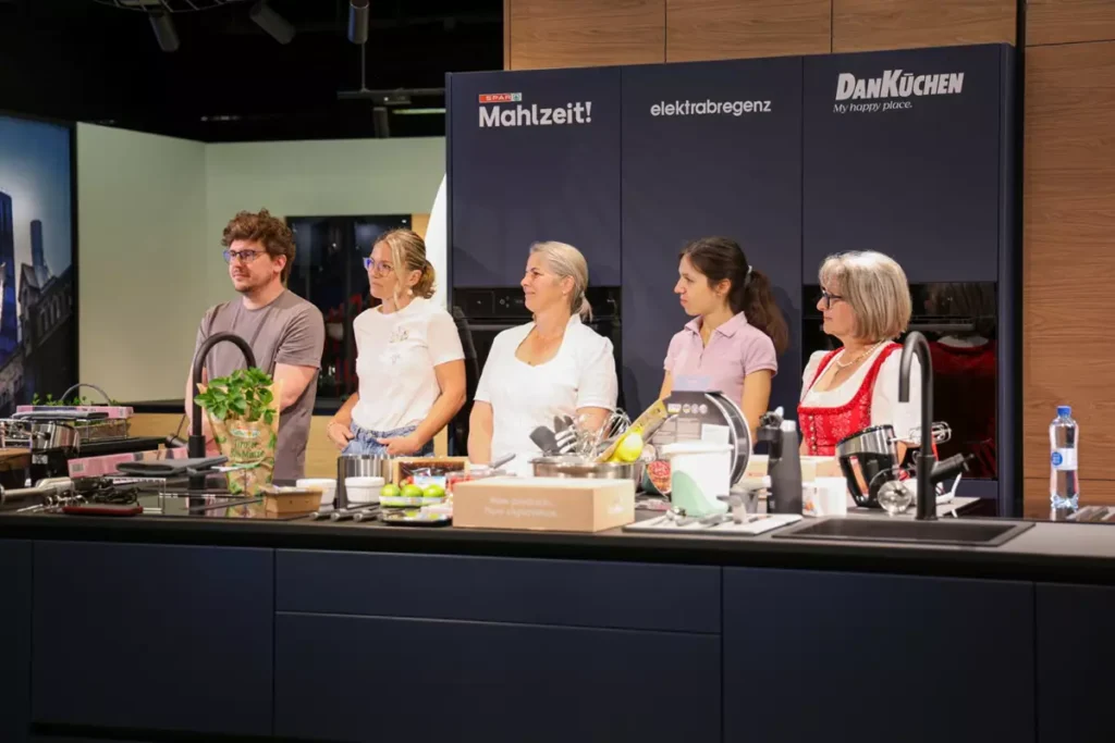 Fünf Teilnehmer:innen stellten sich der diesjährigen Backchallenge und präsentierten ihre eigens entwickelten Rezeptideen vor Jury. © Diana Ryzhevska