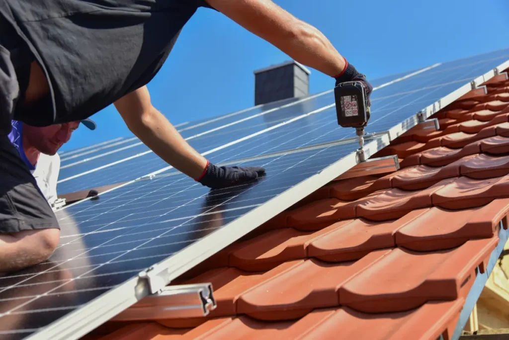 PV-Anlagen und Blitzschutz: Was wirklich gilt