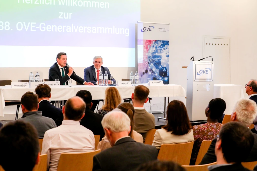 Peter Hanke und Gerhard Fida auf der 138. OVE Generalversammlung