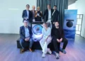 Bei der Präsentation von Fibre Catcher 2.0: Evren Aksoy, Barış Ünal (Head of Productmanagement), Margit Anglmaier, Harald Kasperovski (Sales Director) und Sercan Top (PM Waschen & Trocknen), Wolfgang Stelzer (Key Account Elektro), Patricia Kaiser (Model, Moderatorin) und Atilla Öztuncay (Marketing, zuständig für Web und Social Media). © Beko Austria AG