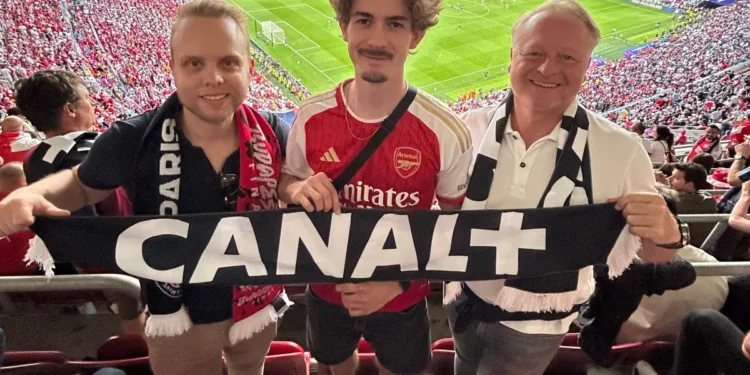 Mario Maschl (Canal+) und Christian Zöscher (Red Zac Zöscher) beim Champions-League-Finale 2026 in Budapest. © CANAL+