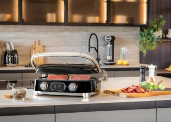 Der neue Smeg Multifunktionskontaktgrill: Vom saftigen Steak zur fluffigen Waffel