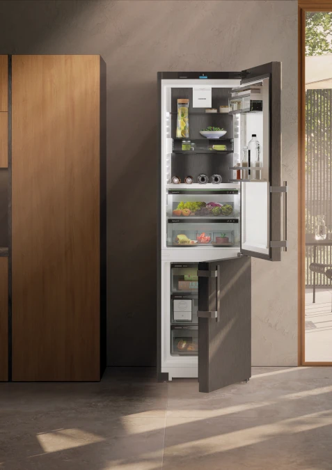 Die freistehende Kühl-Gefrierkombination CBNbsa 575i mit BioFresh und NoFrost-1