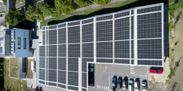 Die größte PV-Parkplatzüberdachung Wiens ist in Betrieb