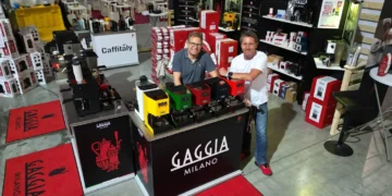 Das ECaffe-Team war im Dauereinsatz. Hier am Bild: Thomas Leyerer (Geschäftsführung) und Peter Kubicek (Vertrieb). Unterstützt wurden sie von Andrea Dotter (Geschäftsführung), sowie einer Fachberaterin. © ECaffe